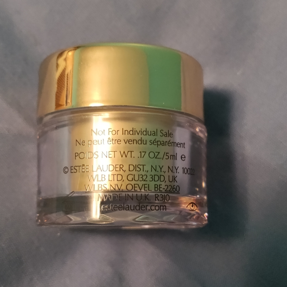 Estee Lauder Re-Nutriv Ultimate Diamond Eye Creme - Picture 3 of 3